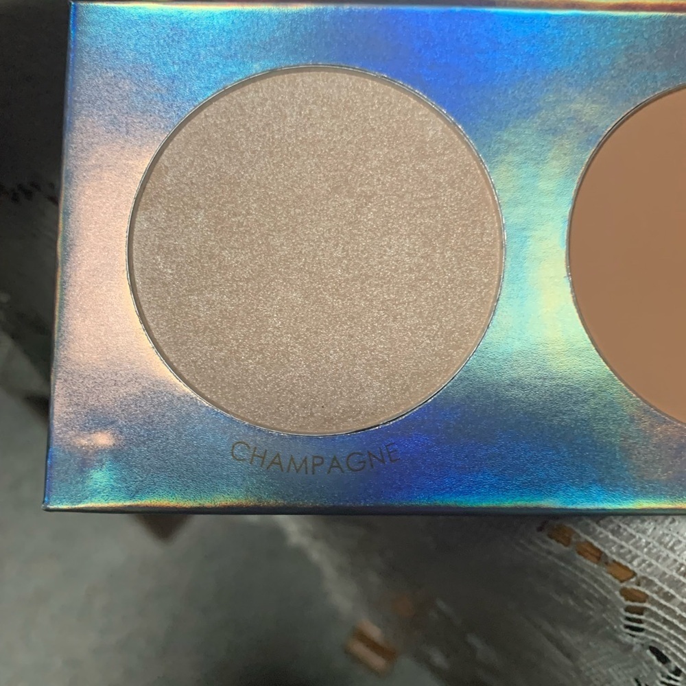 3 Shade Contour Powder Pallet - Picture 4 of 6